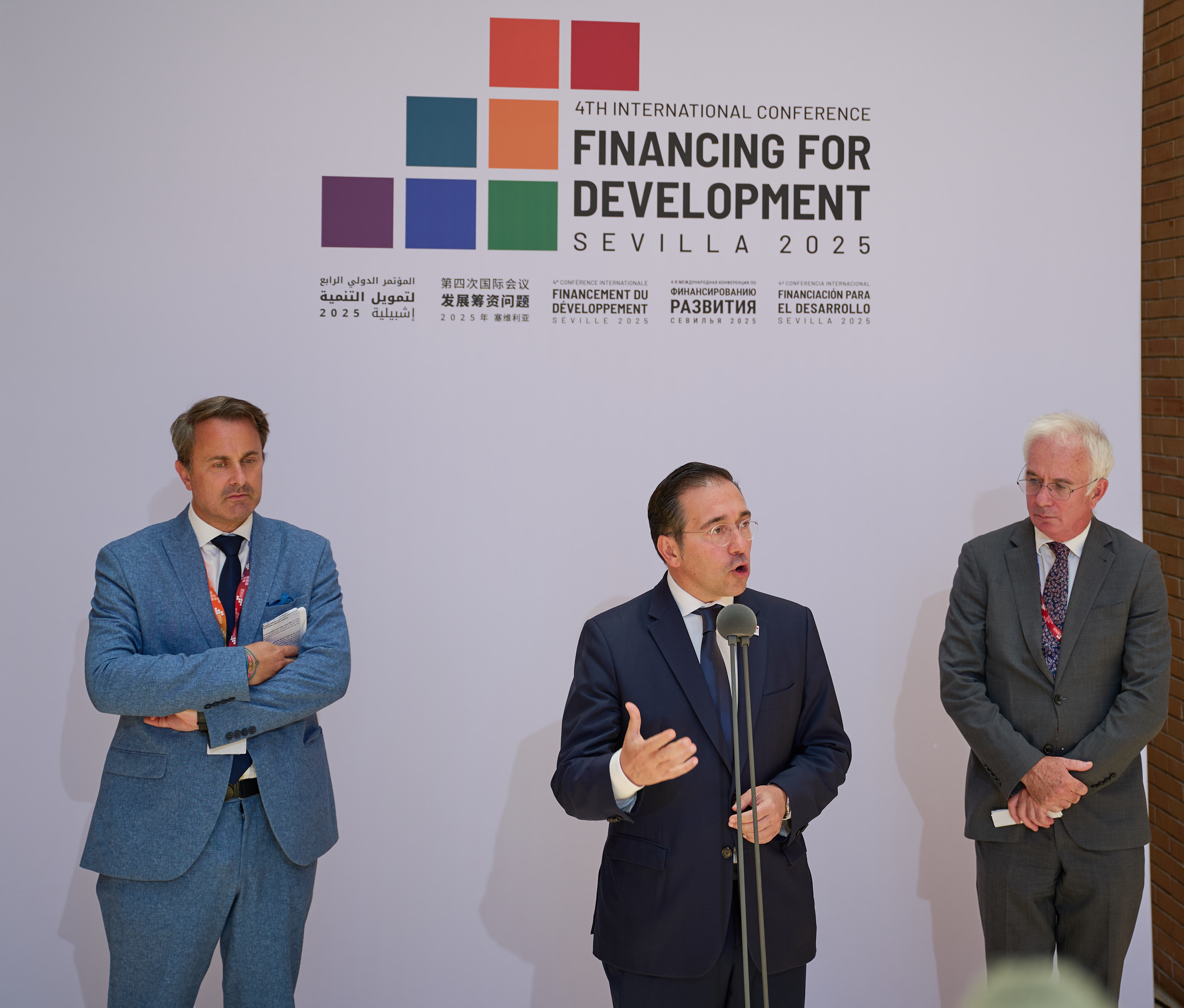 Albares defiende el compromiso de España con la salud mundial, aumentando fondos para sida, malaria y tuberculosis