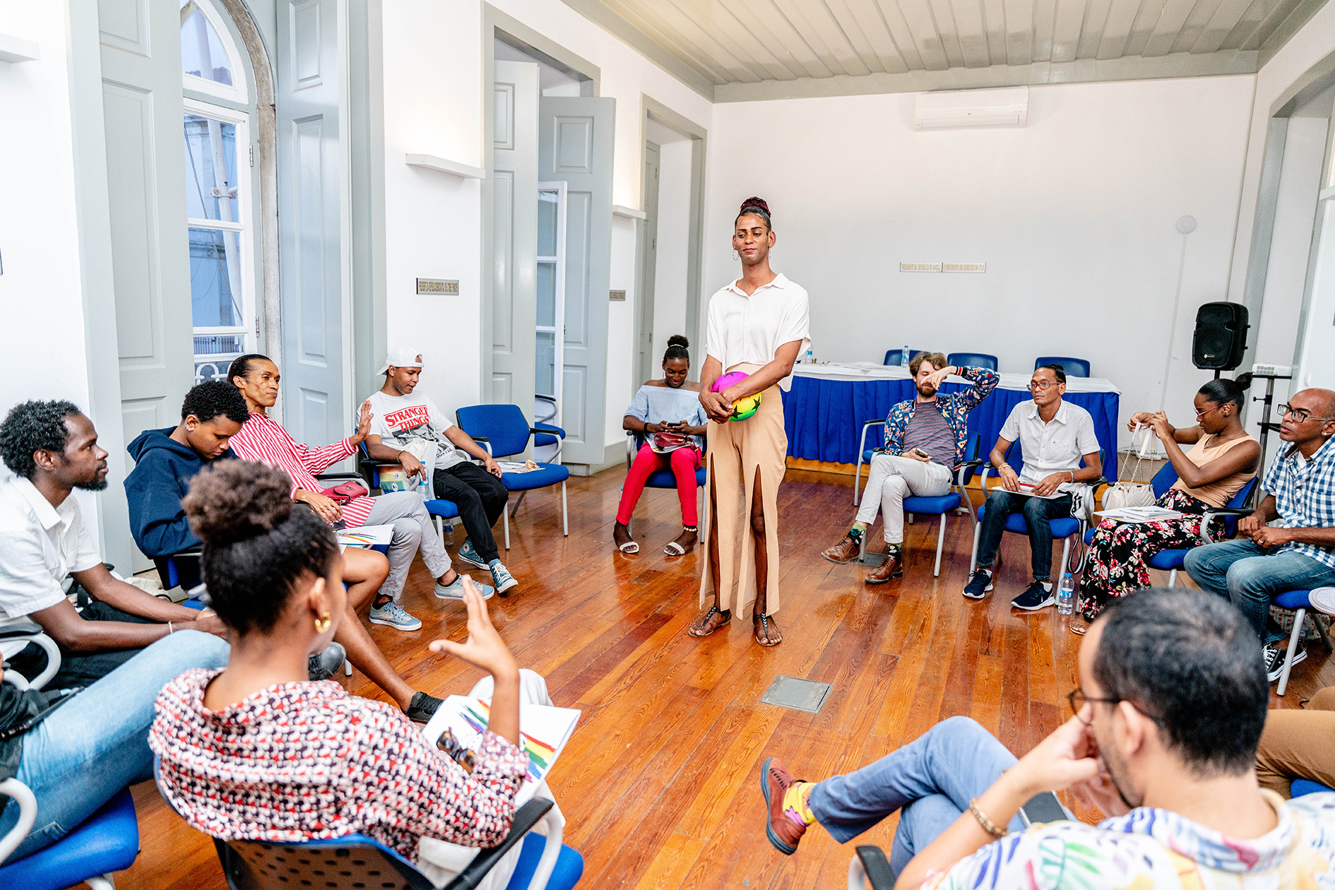 Taller formativo en activismo LGTBI+, celebrado en Cabo Verde y realizado por el Instituto Caboverdiano para la Igualdad y Equidad de Género, la Fundación Triángulo y Cooperación Española.
